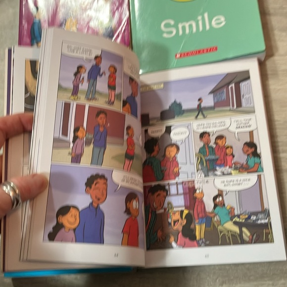 4 x graphic novels by Raina Telgemeier. Smile , Drama , Sisters and Ghosts - Picture 3 of 8